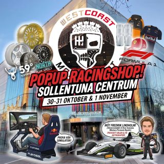 REDO FÖR RACINGADRENALIN I SOLLENTUNA? 🏁
Den 30 okt – 1 nov slår Westcoast Motorsport upp dörrarna till en exklusiv Popup Racingshop i Sollentuna Centrum!
🏁 Officiell merch från Formel1, Porsche, BMW, Red Bull m.fl.
🏎️ Kolla in senaste fälgarna från svenska 59 North Wheels
🎮 Prova på gratis racingsimulator runt Mexikos GP-bana
🥈Möt racingföraren Fredrik Lindholm & hans Formula Nordic-bil!
Tagga en kompis som du vill utmana i simulatorn! 👇
👉 Tjuvkika på sortimentet redan nu: www.westcoastmotorsport.se
➖➖➖➖➖➖➖➖➖➖➖➖➖➖➖➖
ALLT DU BEHÖVER VETA OM EVENTET 🏎️
Under tre hela dagar fyller vi popup-butiken med allt för dig som älskar motorsport! Oavsett om du letar efter de senaste Formel 1 prylarna till dig själv eller perfekta presenter inför jul, så hittar du ett brett sortiment på plats.
Vad hittar du i butiken?
🏁 Officiell Merch som kläder, kepsar, Red Bull glas och andra tillbehör från Formel 1, Porsche, Red Bull Racing, Mercedes AMG, BMW M Sport, Scuderia Ferrari m.fl.
🏁 59 North Wheels visar upp årets snyggaste fälgar och deras populära lifestyle-kollektion.
🏁 Förarutrustning & biltillbehör som t.ex. handskar, underställ, rattar och andra racingprylar.
Aktiviteter under helgen:
🎮 Gratis Racingsimulator: Sätt dig i racingsitsen och testa dina färdigheter! Alla besökare får prova ett varv helt gratis runt Mexikos GP-bana.
🏆Vi kör även roliga tävlingar med fina priser!
✍️ Exklusivt förarbesök av Fredrik Lindholm (Silvermedaljör & Vice Svensk Mästare i Formula Nordic) finns på plats med sin riktiga formelbil! Möt Fredrik, få ett signerat autografkort och ta chansen att provsitta tävlingsbilen.
📍 Plats: Sollentuna Centrum, Popupbutiken - Plan 2, Fredrik & Racingbilen - Plan 1
📅 Datum: Torsdag 30 oktober – Lördag 1 november
Varmt välkomna förbi – vi ses i Sollentuna Centrum! 🏁
#sollentunacentrum #westcoastmotorsport #formel1 #motorsport #f1merch #59northwheels #redbullracing #porschemotorsport #formelanordic #bilsport