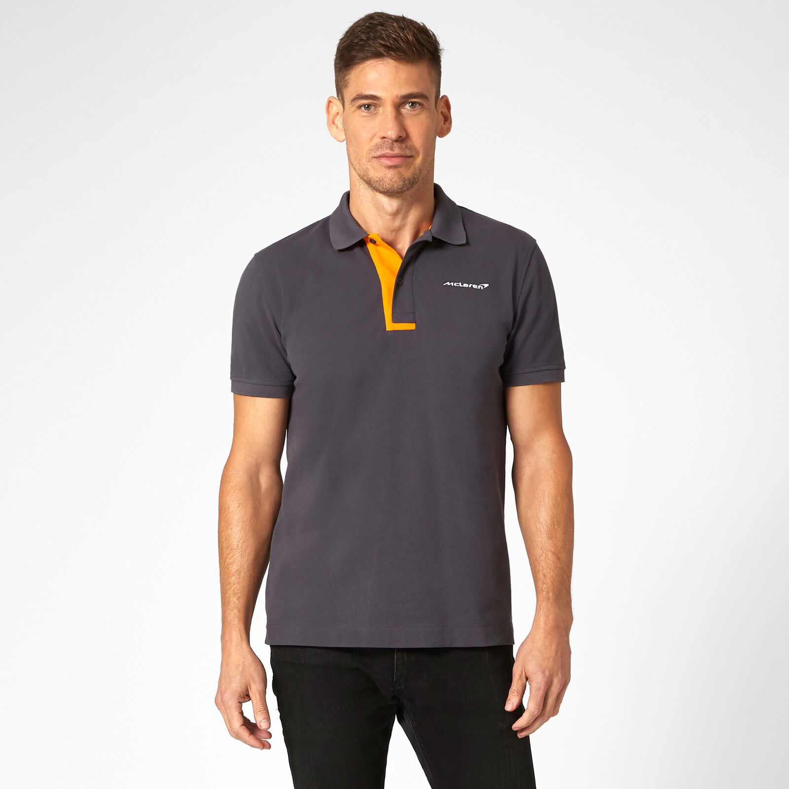 334801002160_mclaren_fw_fanwear_essential_polo_piketröja_pike_grå_gray_grey_antracit_westcoast_motorsport_front_man