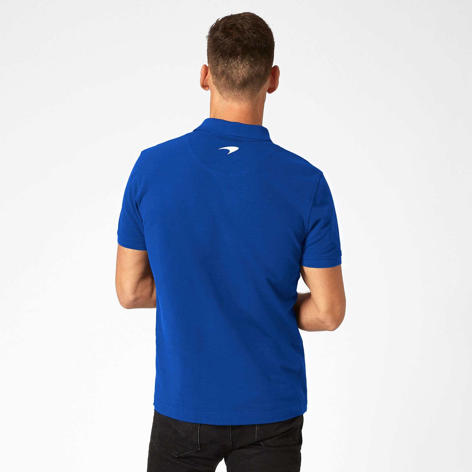 334801002500_mclaren_fw_fanwear_essential_polo_piketröja_pike_blå_blue_westcoast_motorsport_back_man