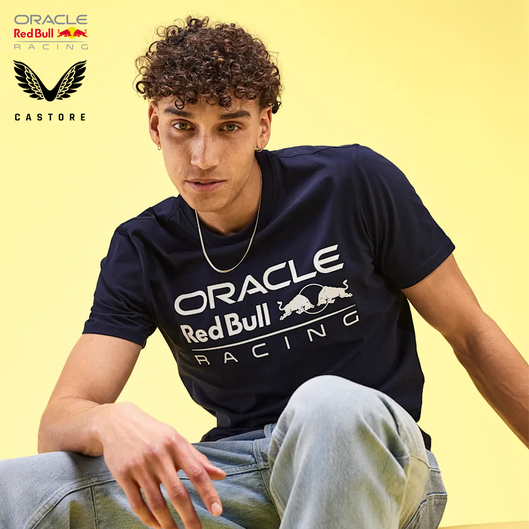 RBR23060_oracle_red_bull_racing_f1_team_core_mono_t-shirt_tee_blue_official_f1sweden_f1sverige_formel1_formula1_redbull_castore_westcoast_motorsport_man_closeup