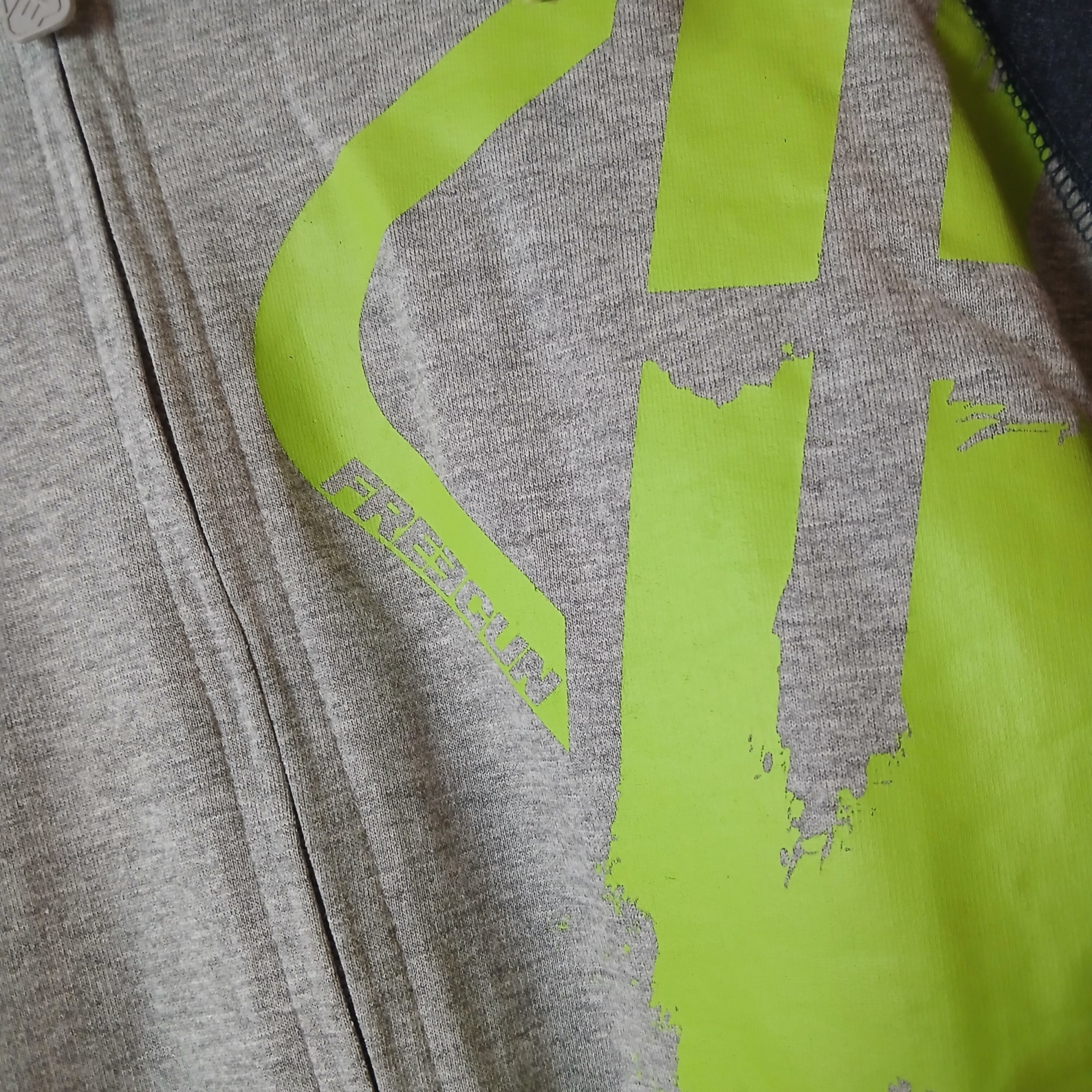 FGPE151SWZFU11_freegun_smash_zip_hoodie_scratch_logo_grey_green_blue_motorcross_skateboard_lifestyle_snowboard_hooded_sweatshirt_westcoast_motorsport_closeup
