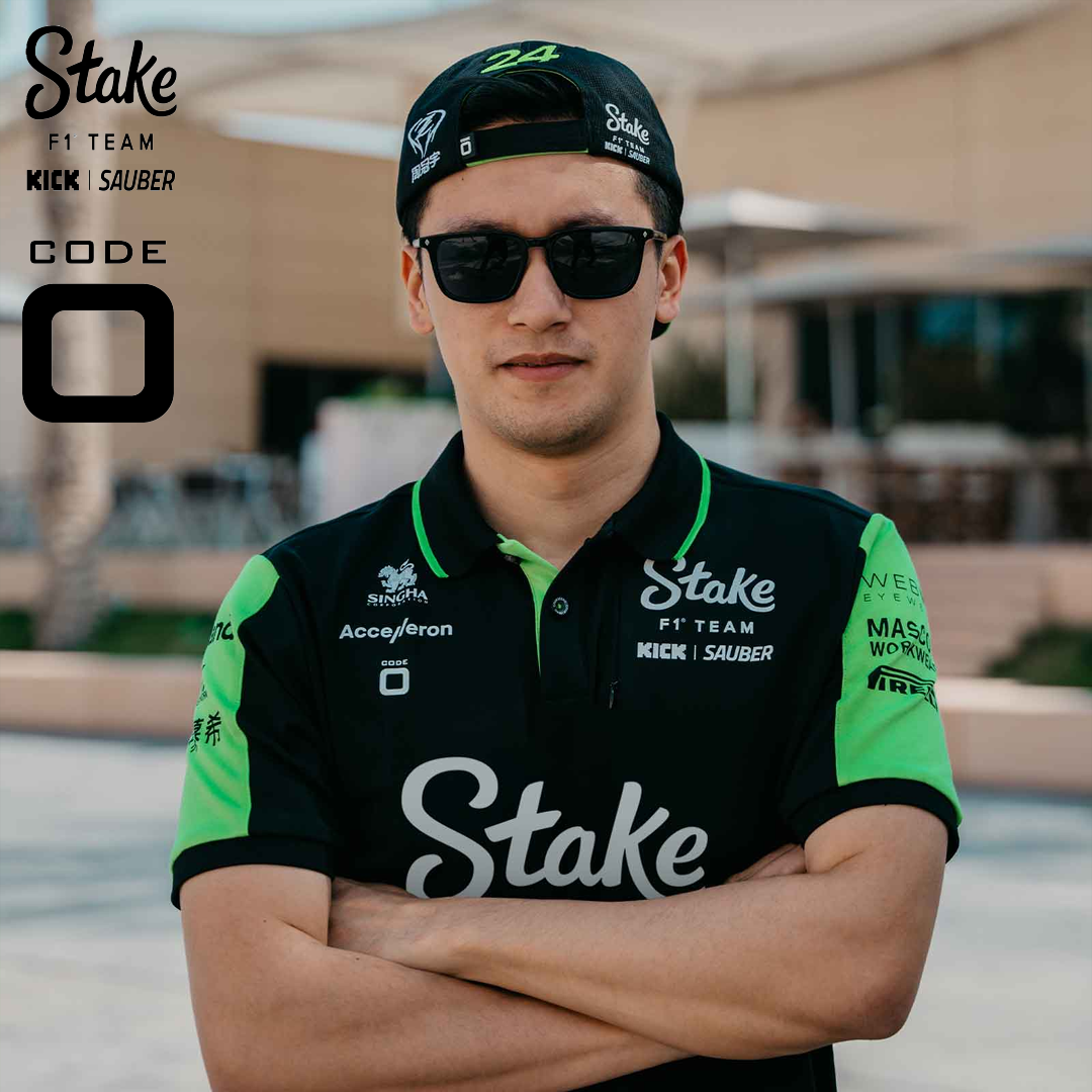 M500214144_stake_f1_team_kick_sauber_polo_shirt_pike_black_green_svart_f1sweden_f1sverige_formula1_formel1_code-zero_westcoast_motorsport_zhou_cool