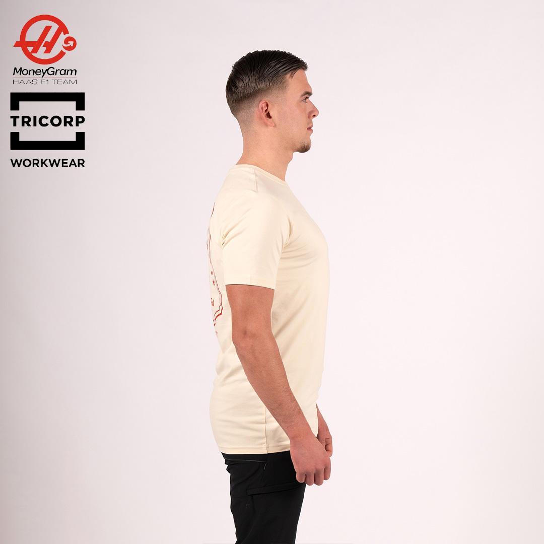 901318Ecru_moneygram_haas_f1_team_hot_sauce_supporter tee_tricorp_kmag_hulkenberg_formula1_f1sweden_f1sverige_formel1_t-shirt_westcoast_motorsport_colour_man_right
