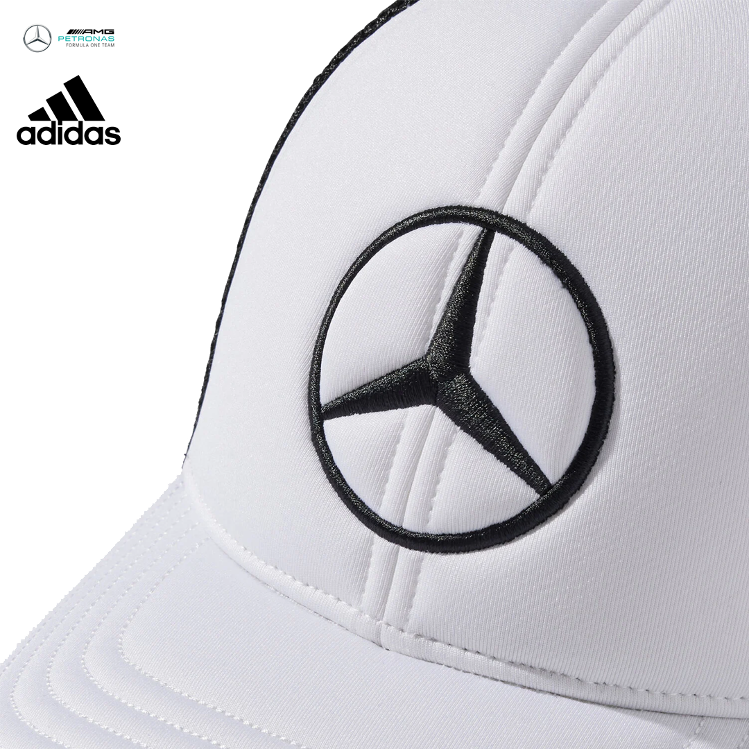 KA8015_mercedes_amg_petronas_motorsport_formula_one_team_star_trucker_cap_keps_adidas_official_merch_f1sweden_f1sverige_formel1_formula1_westcoast_motorsport_white_closeup