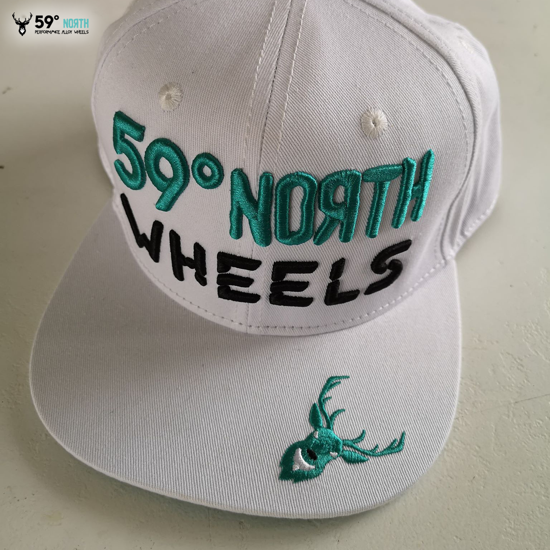 59classicsnapwhite_59_north_wheels_vit_white_flat_brim_cap_keps_drifting_rims_felg_gatebil_drift_masters_westcoast_motorsport_top