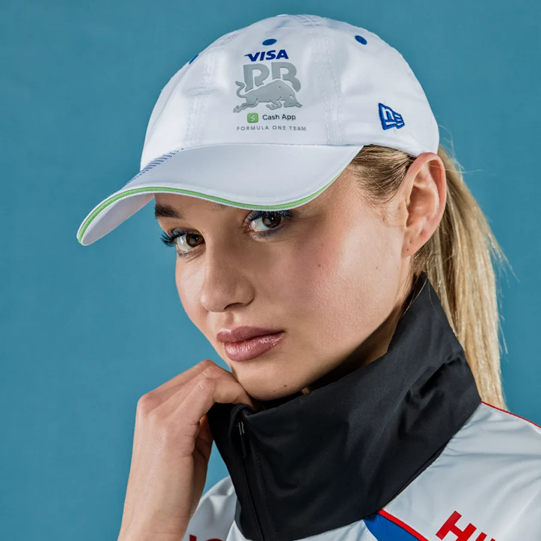 M-180356_RAB25013_visa_cash_app_racing_bulls_formula_one_team_9forty_woman_open_cap_white_keps_f1sweden_f1sverige_new_era_formel1_formula1_westcoast_motorsport_face