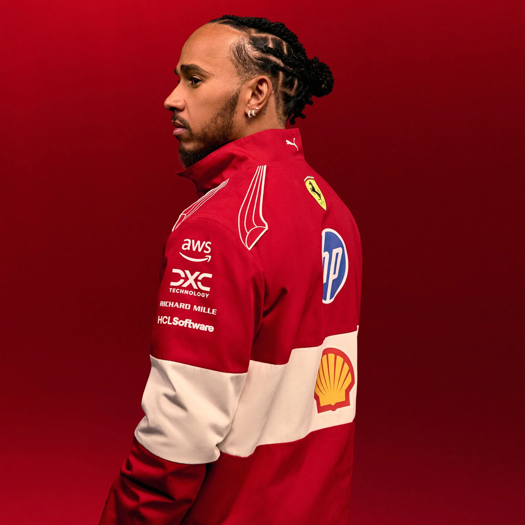 701232815001_scuderia_ferrari_formula_one_team_vintage_jacket_jacka_formula1_formel1_f1sweden_f1sverige_puma_stichd_official_merch_westcoast_motorsport_lewis_hamilton_side