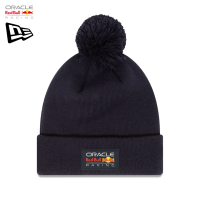 60357192_oracle_red_bull_racing_essential_pom_beanie_mössa_toppluva_f1_formel1_formula1_new_era_official_merch_westcoast_motorsport_front