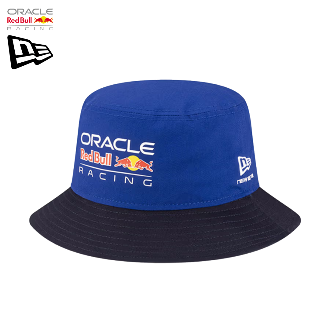 60850718_oracle_red_bull_racing_f1_team_bucket_hat_essential_2026_new_era_solhatt_official_merch_formula1_f1sweden_westcoast_motorsport_youth_left