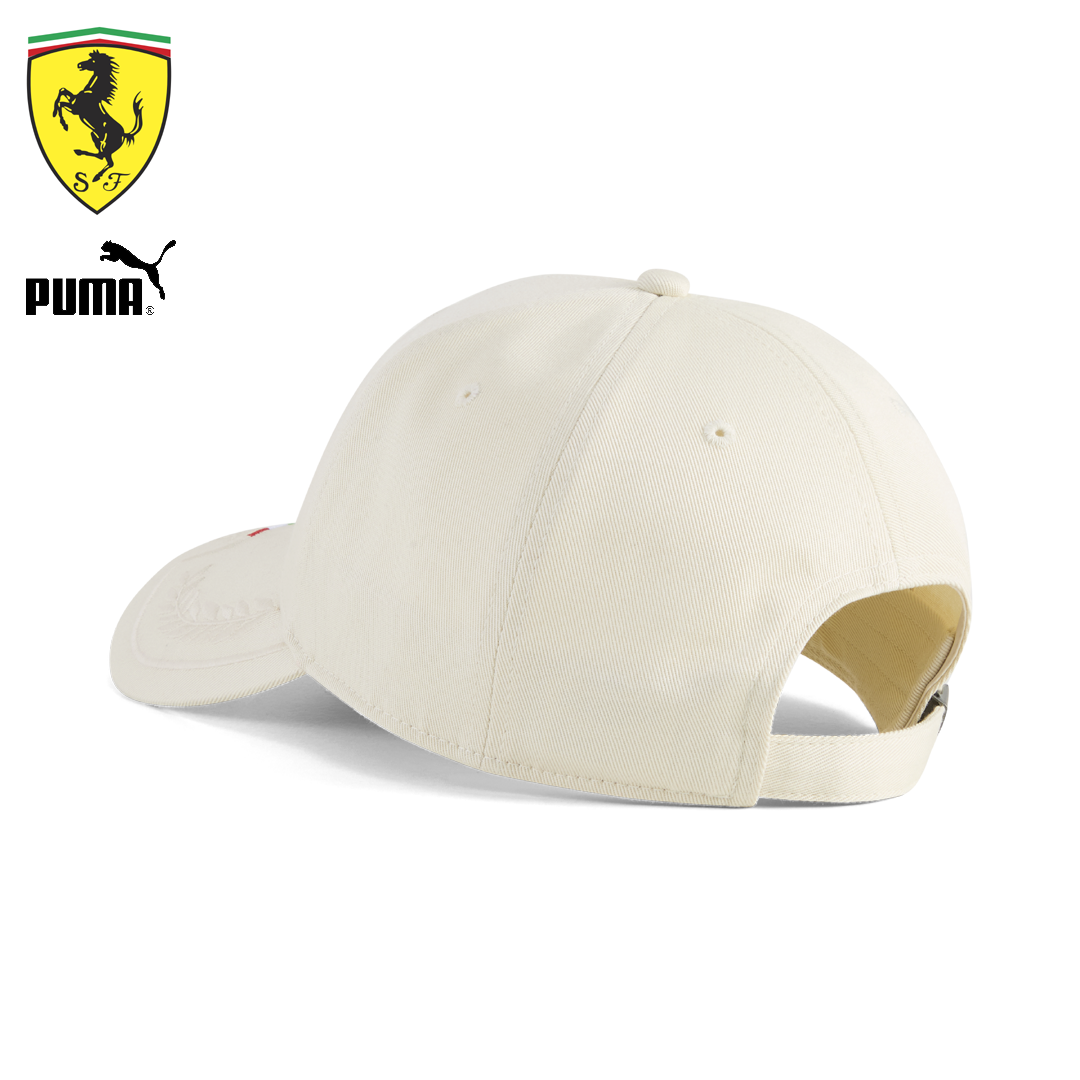 701239047_scuderia_ferrari_formula1_team_italian_edition_cap_keps_puma_f1sweden_fuelforfans_f1store_official_merch_formel1_westcoast_motorsport_alpine-snow-back