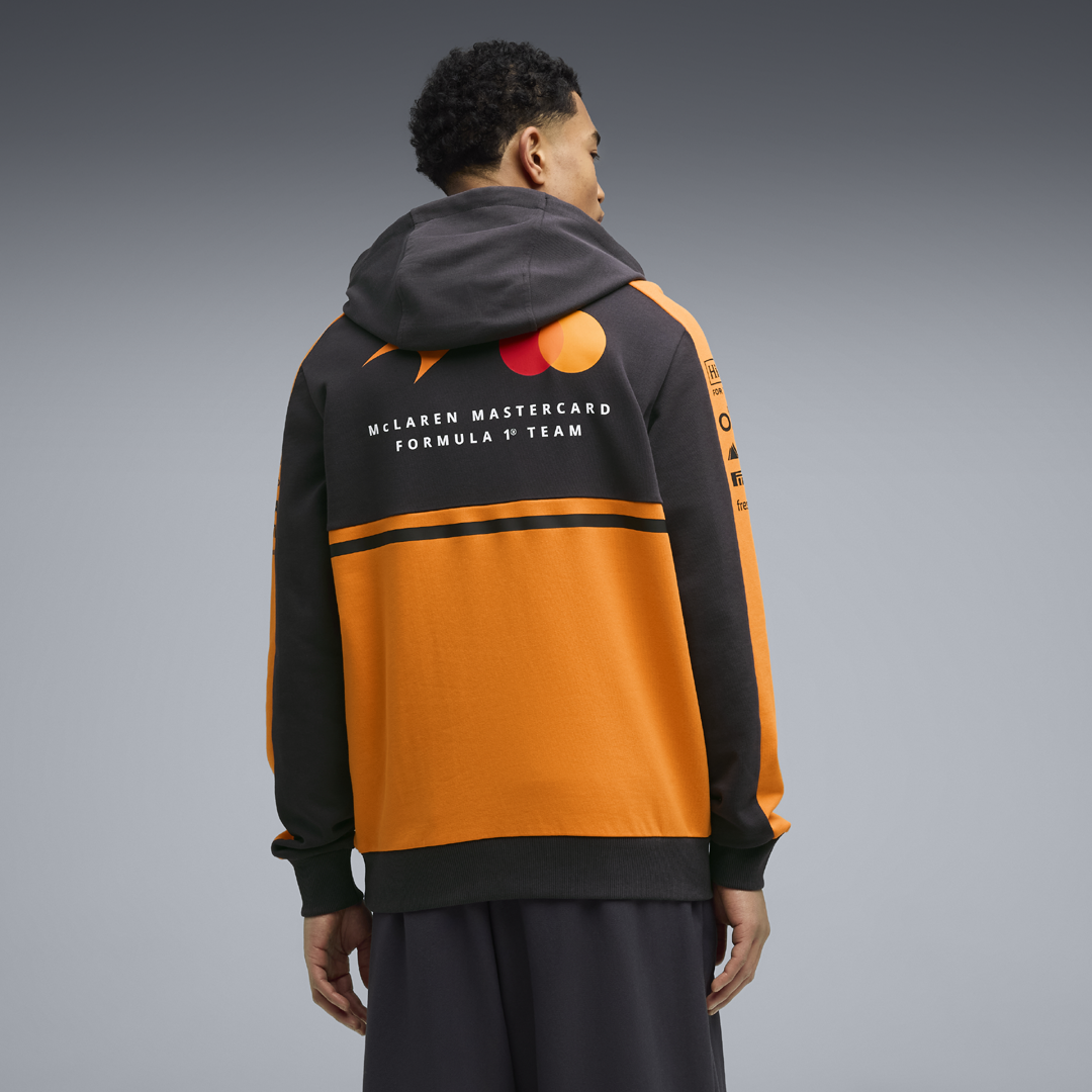 701241089_mclaren_racing_replica_team_hoodie_sweatshirt_f1_formel1_formula1_official_merch_f1store_fuelforfans_puma_westcoast_motorsport_man_back