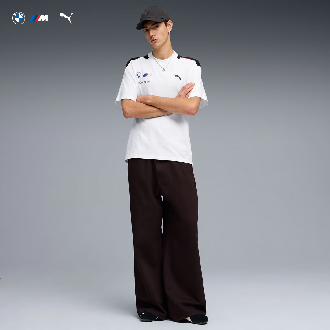 701239128002_bmw_motorsport_replica_rp_driver_tee_t-shirt_m_sport_bimmer_puma_official_merch_fuelforfans_westcoast_motorsport_white_vit_man