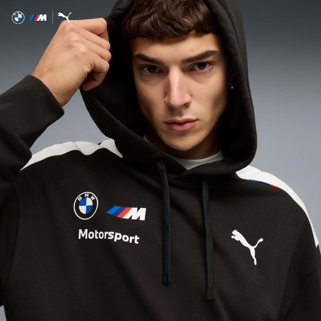 701239130001_bmw_motorsport_replica_rp_driver_hoodie_hooded_sweat_m_sport_bimmer_puma_official_merch_fuelforfans_westcoast_motorsport_man_chest