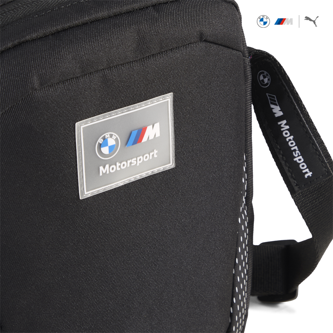 701239665001801_bmw_motorsport_fw_fanwear_portable_bag_man-bag_m_sport_bimmer_puma_official_merch_fuelforfans_westcoast_motorsport_black_svart_closeup